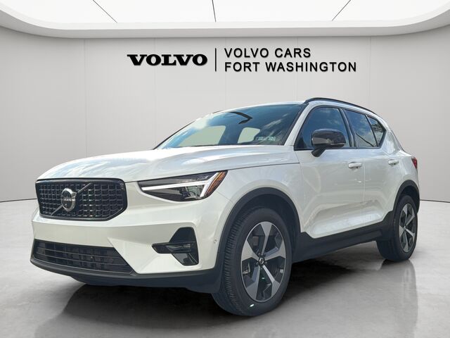 2026 VOLVO XC40