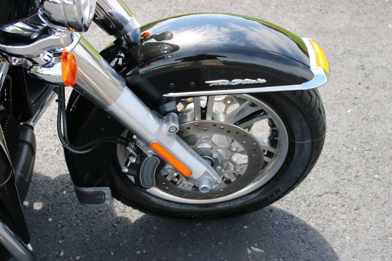 2018 HARLEY DAVIDSON FLHTCUTG / Tri Glide Ultra