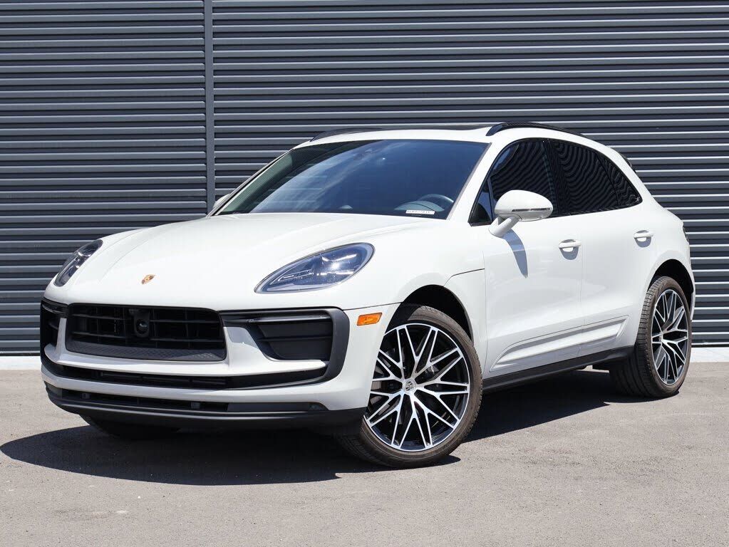 2024 PORSCHE Macan