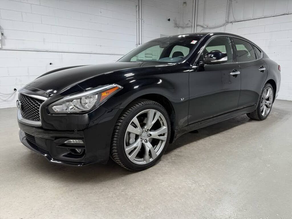 2016 INFINITI Q70