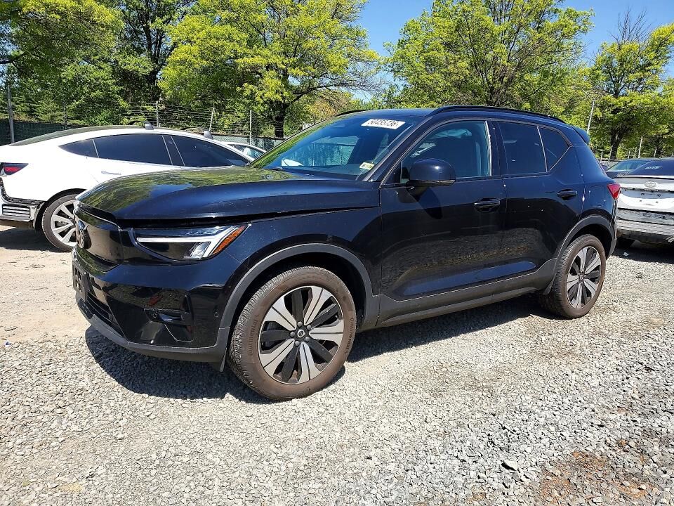 2023 VOLVO XC40