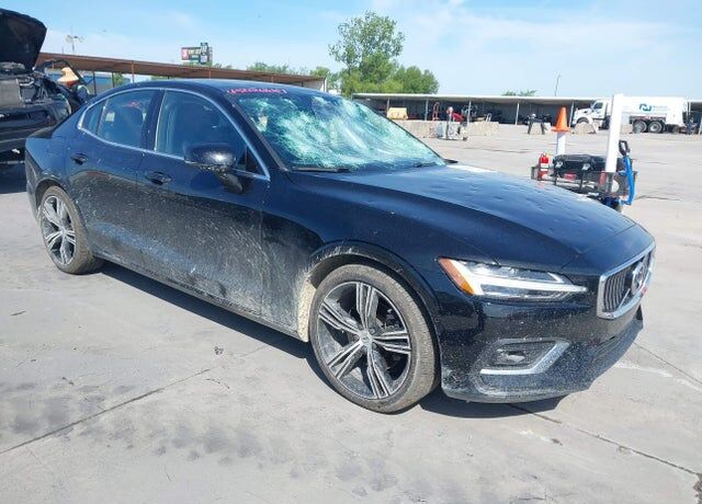 2022 VOLVO S60