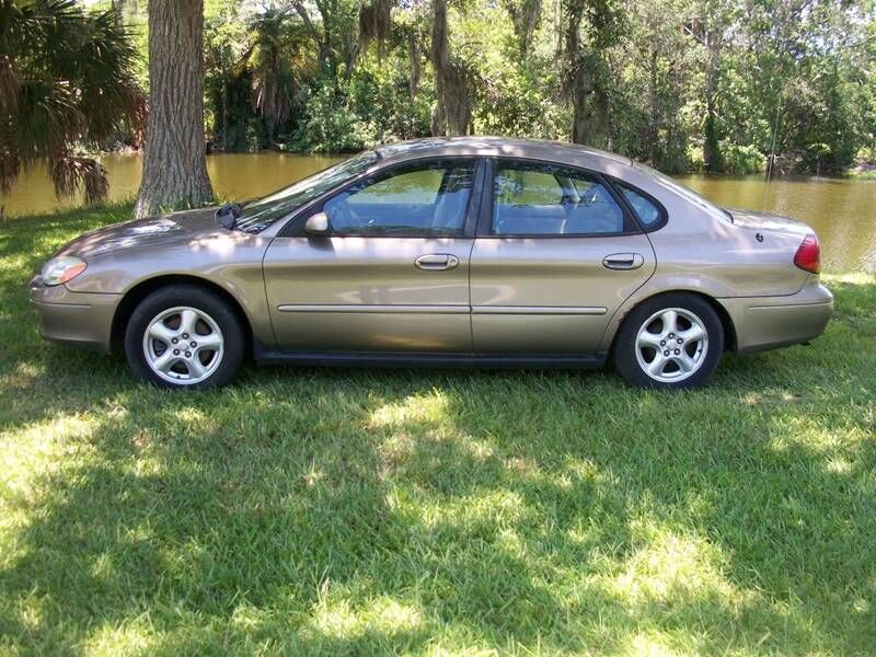 2002 FORD Taurus