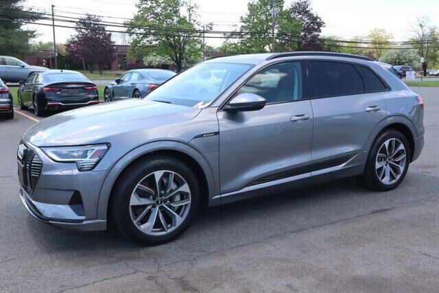 2021 AUDI e-tron