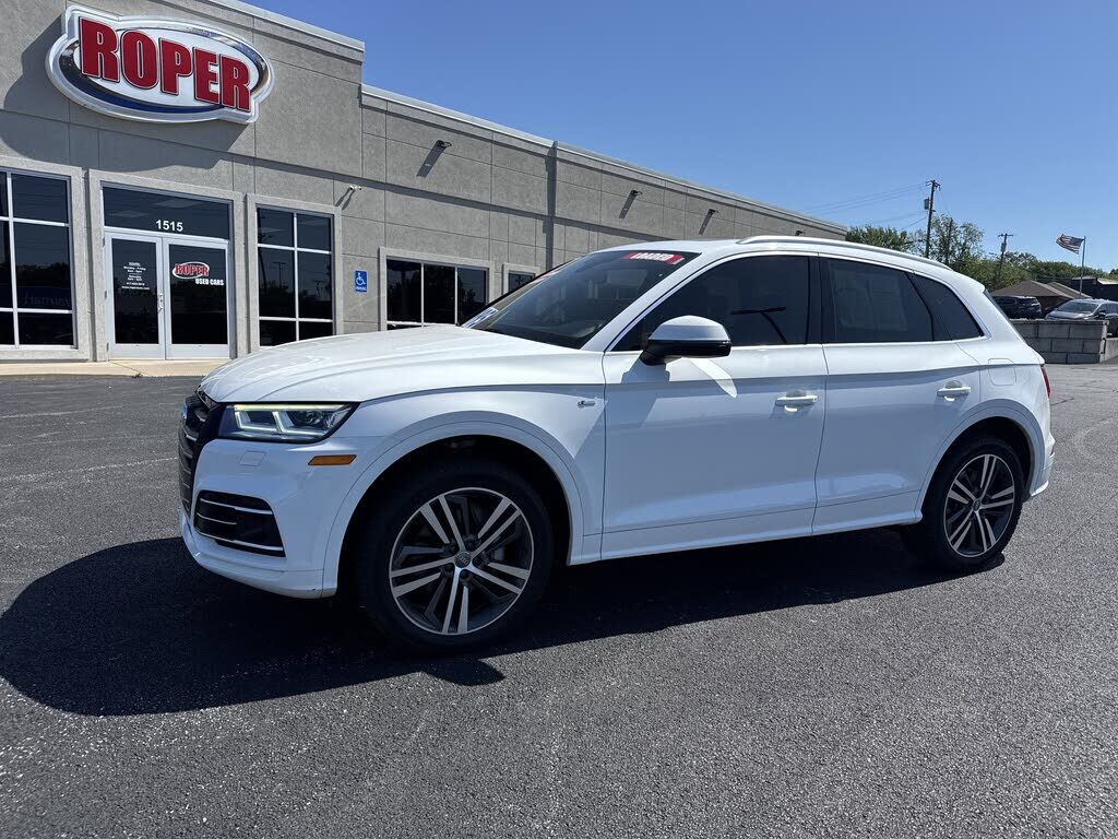 2020 AUDI Q5 e
