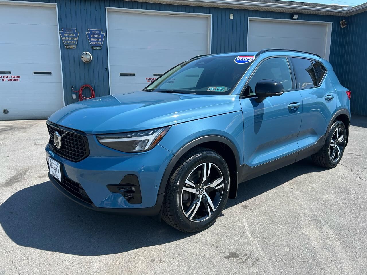 2023 VOLVO XC40