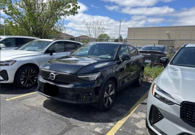 2023 VOLVO C40