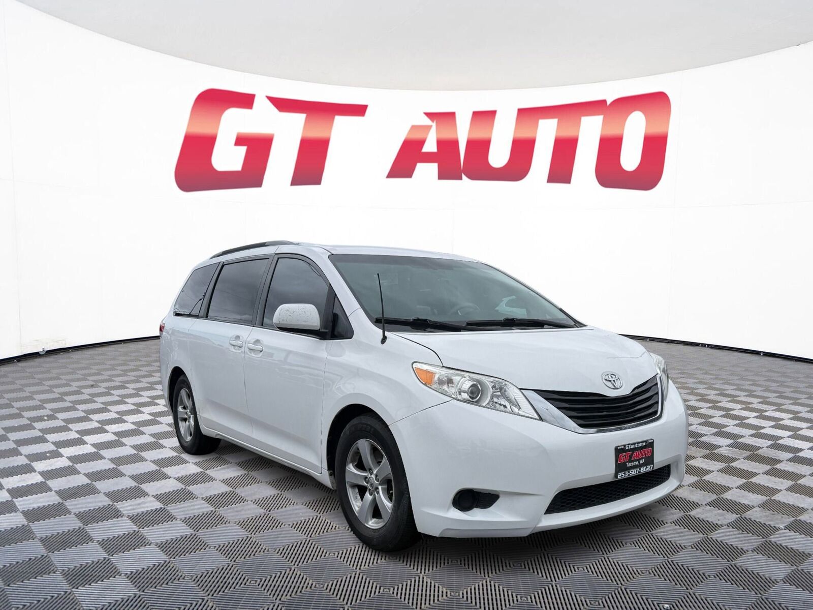 2014 TOYOTA Sienna
