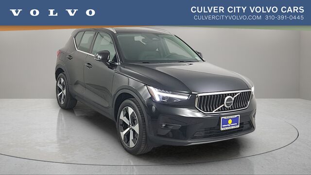 2025 VOLVO XC40