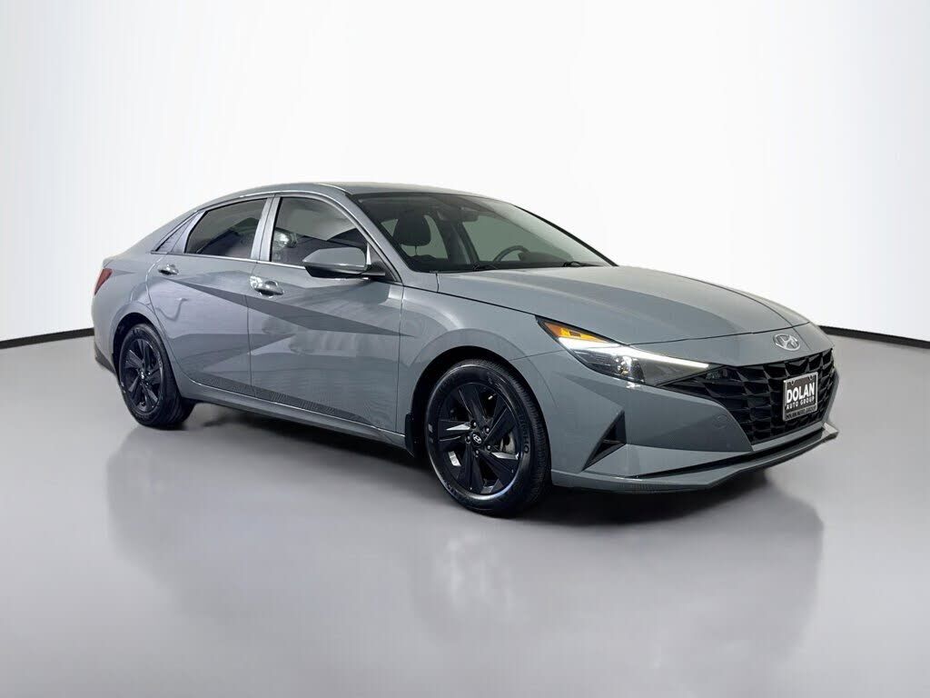 2022 HYUNDAI Elantra