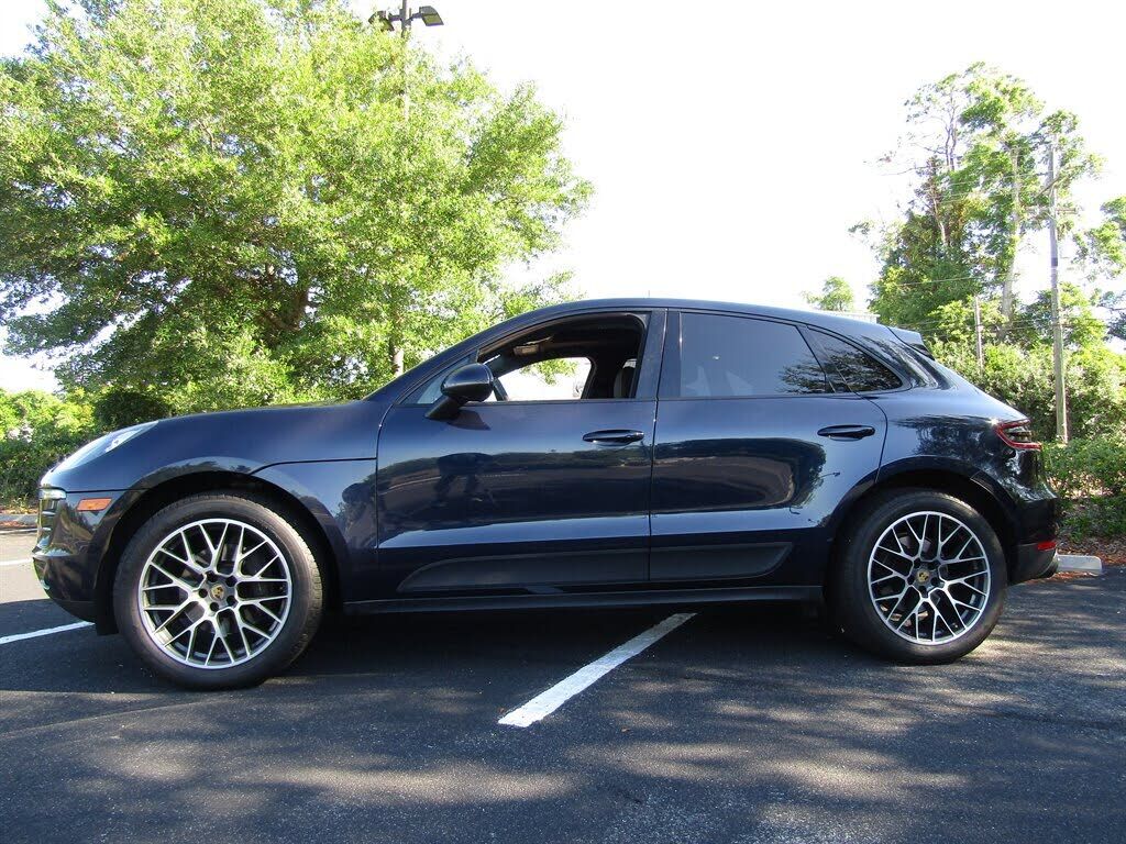 2018 PORSCHE Macan