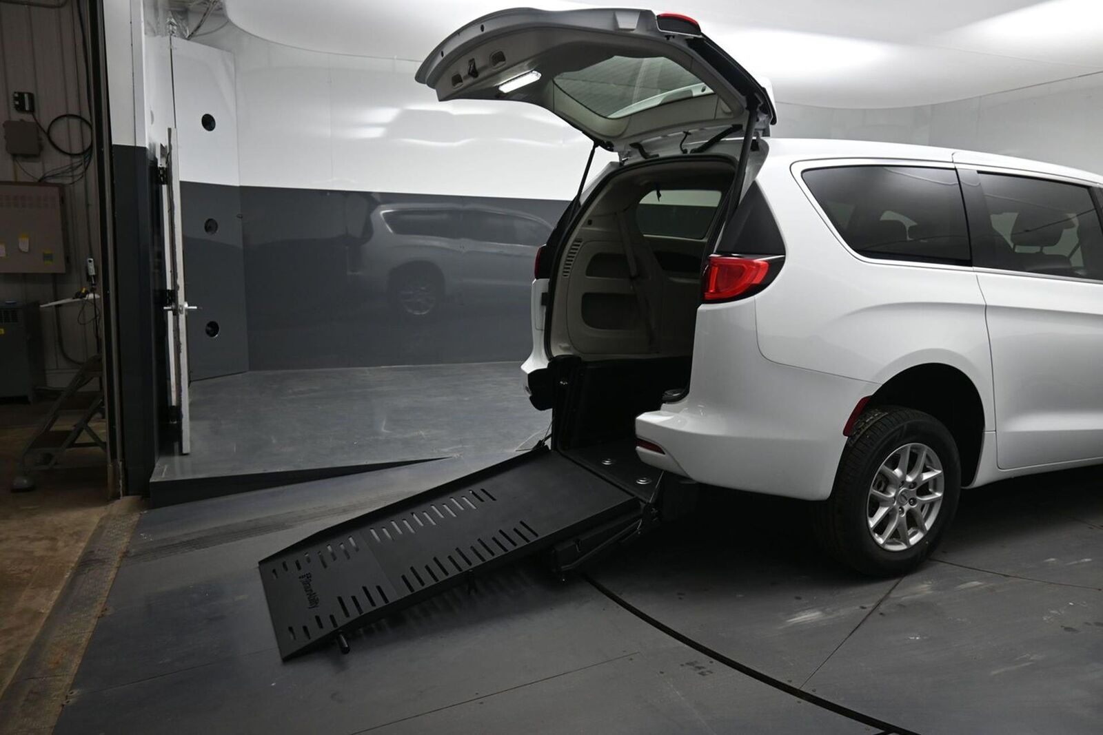2024 CHRYSLER Voyager