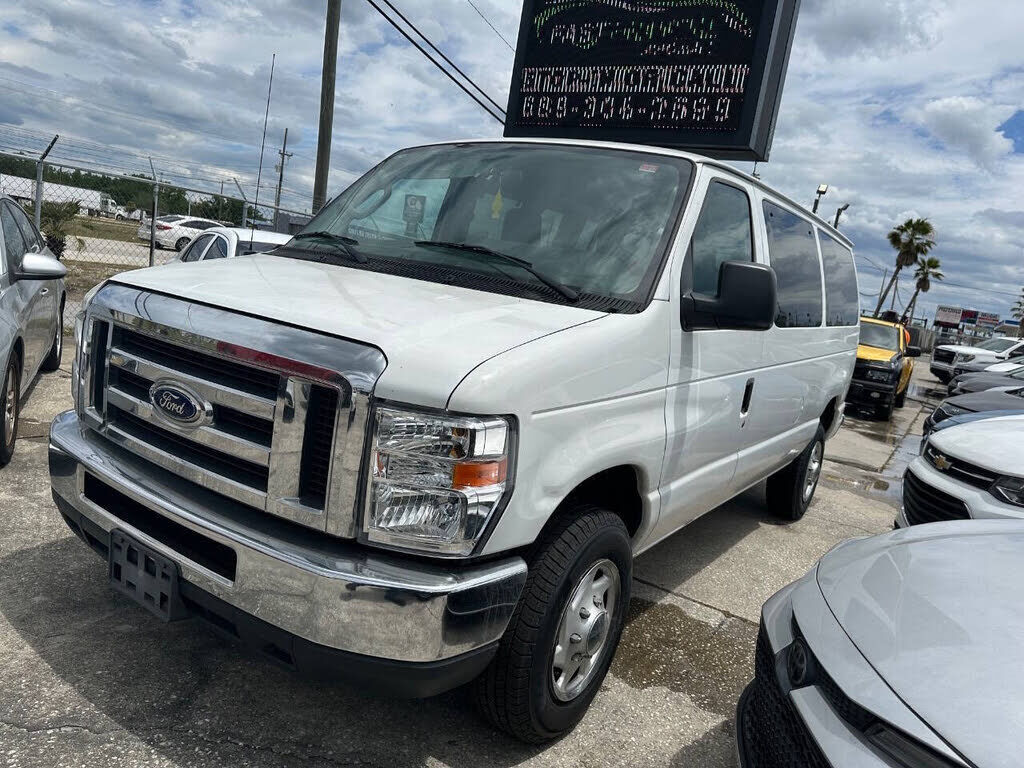 2011 FORD E-350