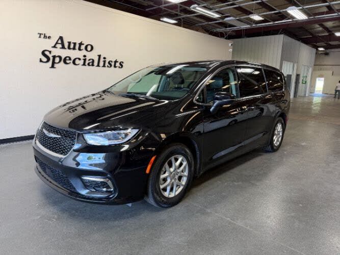 2023 CHRYSLER Pacifica
