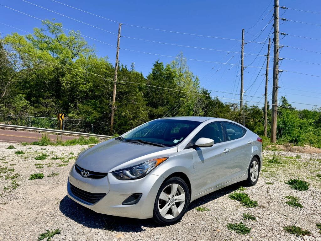 2012 HYUNDAI Elantra