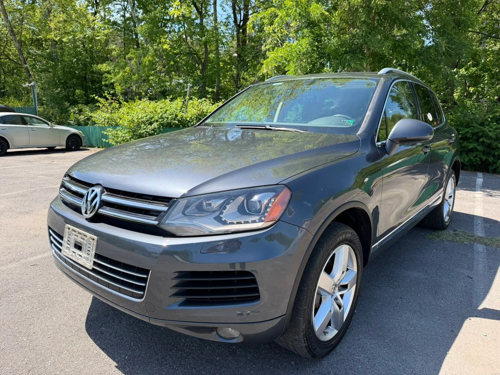 2013 VOLKSWAGEN Touareg