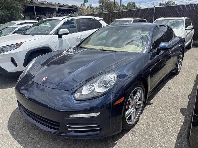 2014 PORSCHE Panamera