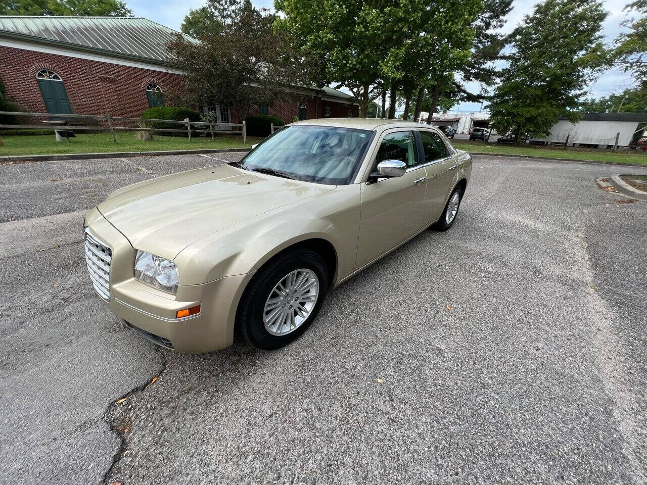 2010 CHRYSLER 300