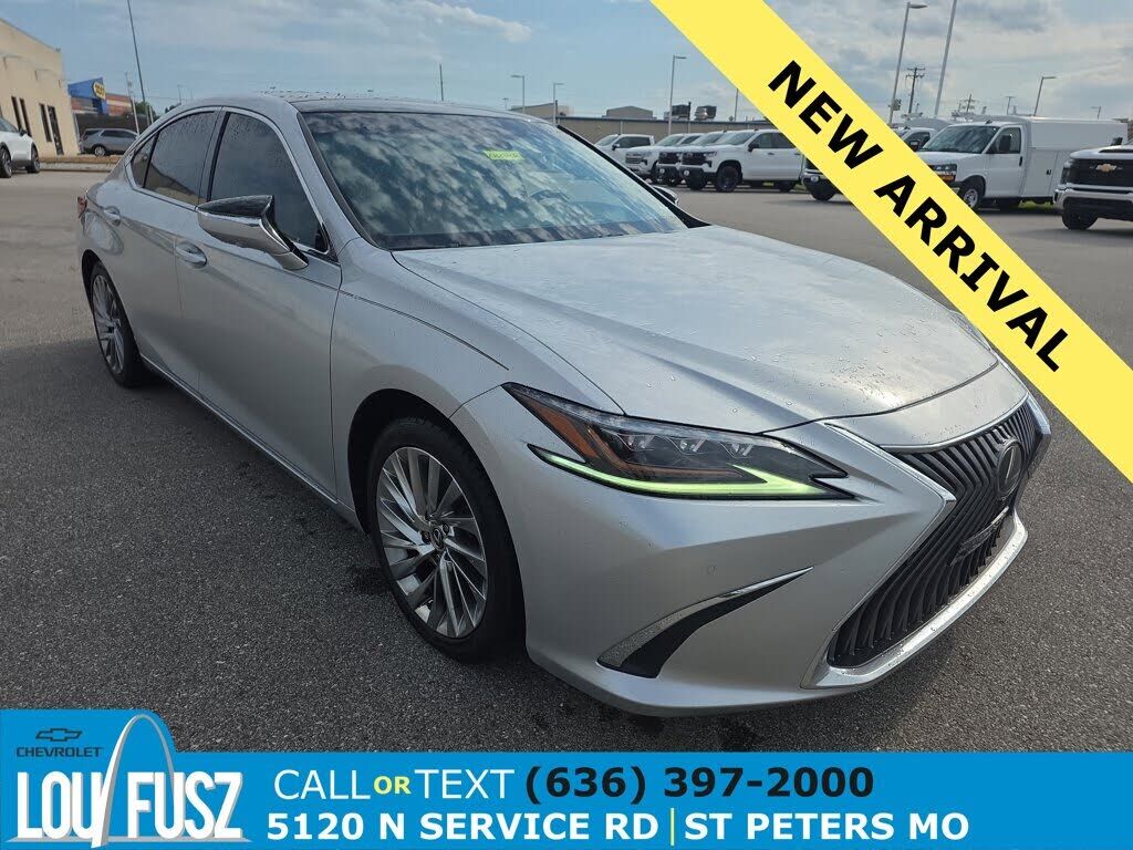2019 LEXUS ES