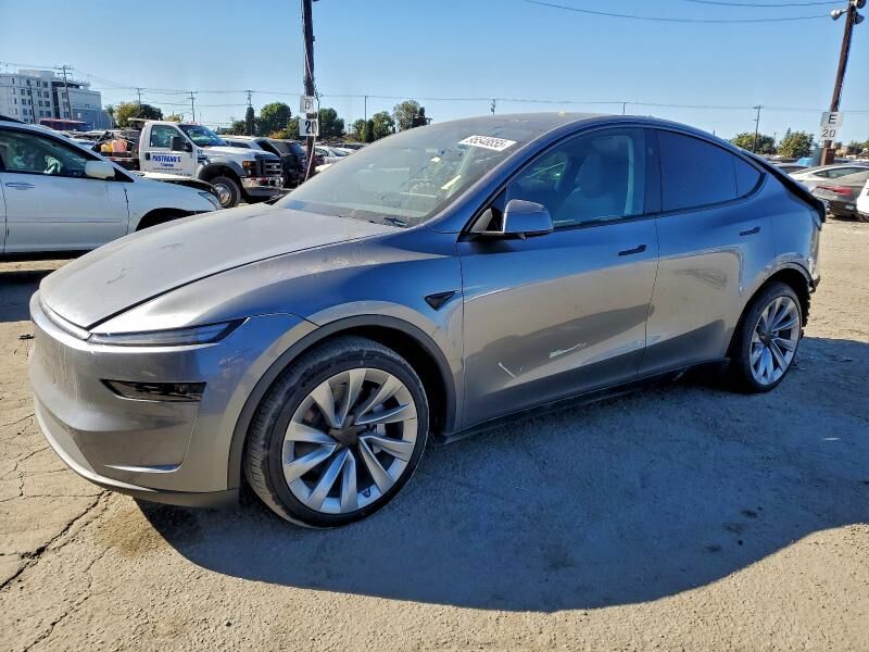 2026 TESLA Model Y