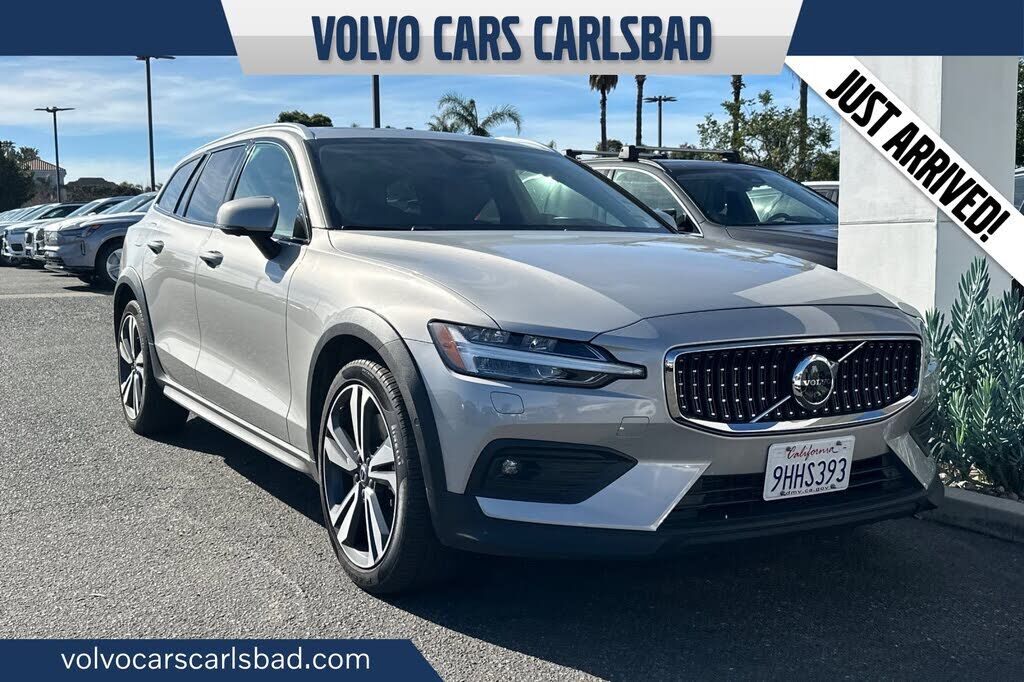 2023 VOLVO V60CC