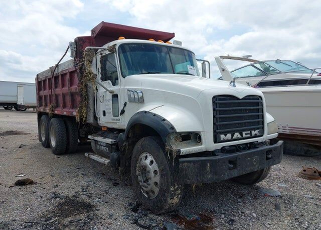 2009 MACK GU