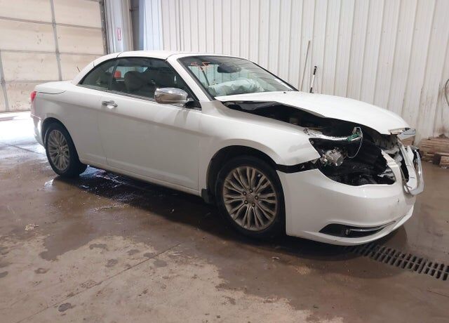 2013 CHRYSLER 200