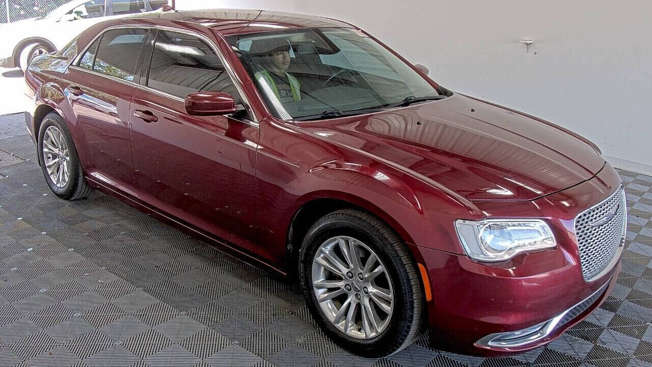 2019 CHRYSLER 300