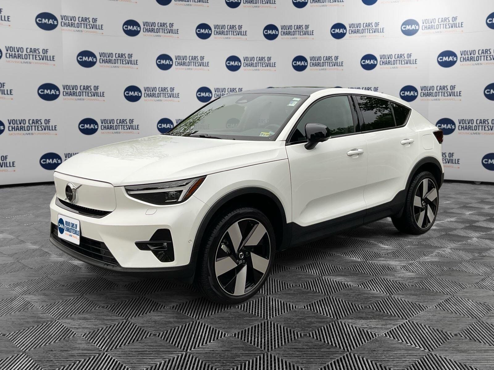 2023 VOLVO C40