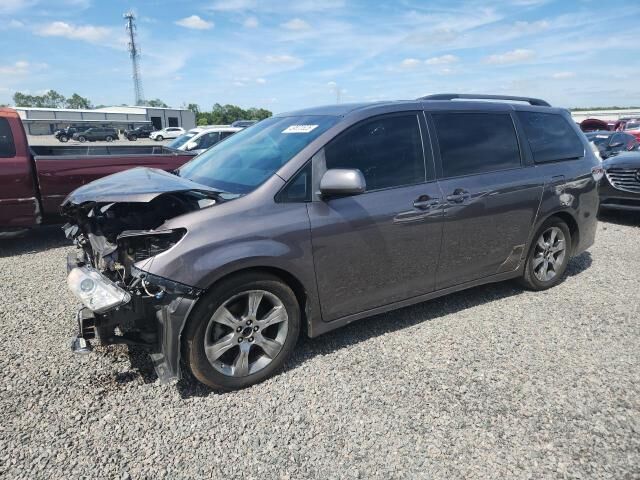 2011 TOYOTA Sienna