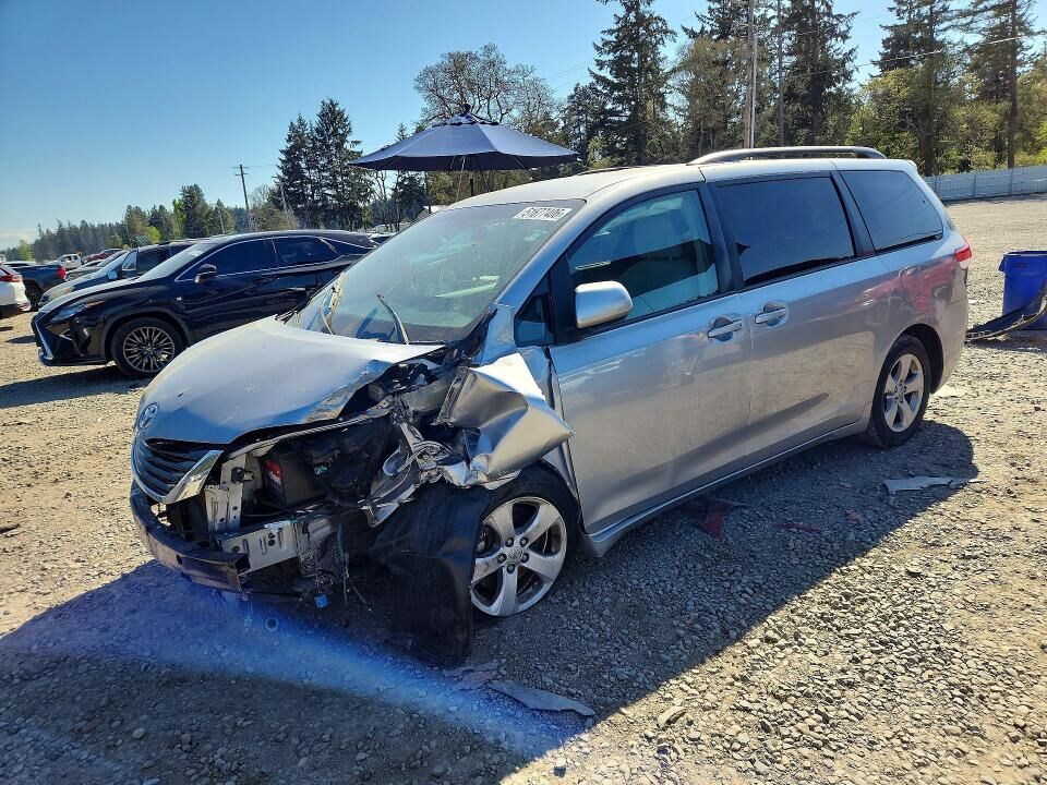 2013 TOYOTA Sienna