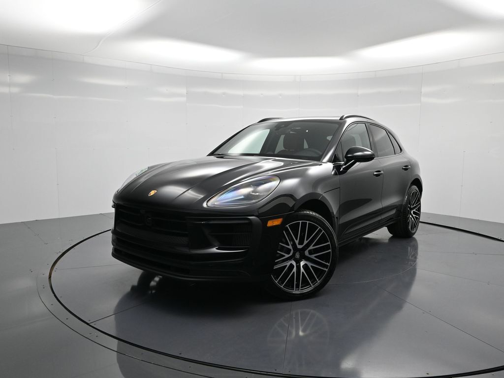 2026 PORSCHE Macan