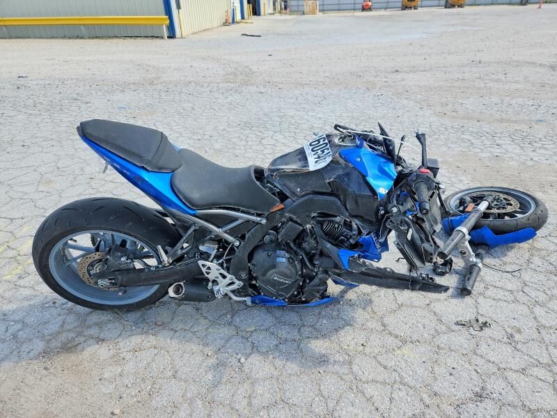 2025 SUZUKI GSX-8R