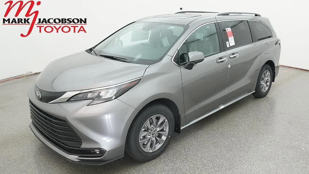 2026 TOYOTA Sienna