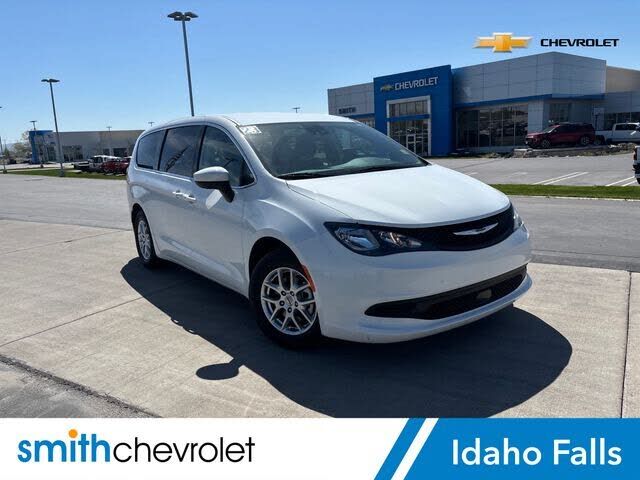 2023 CHRYSLER Voyager