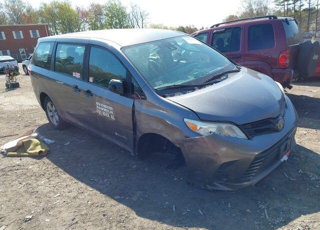 2018 TOYOTA Sienna