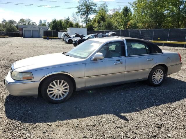 2003 LINCOLN Town Car