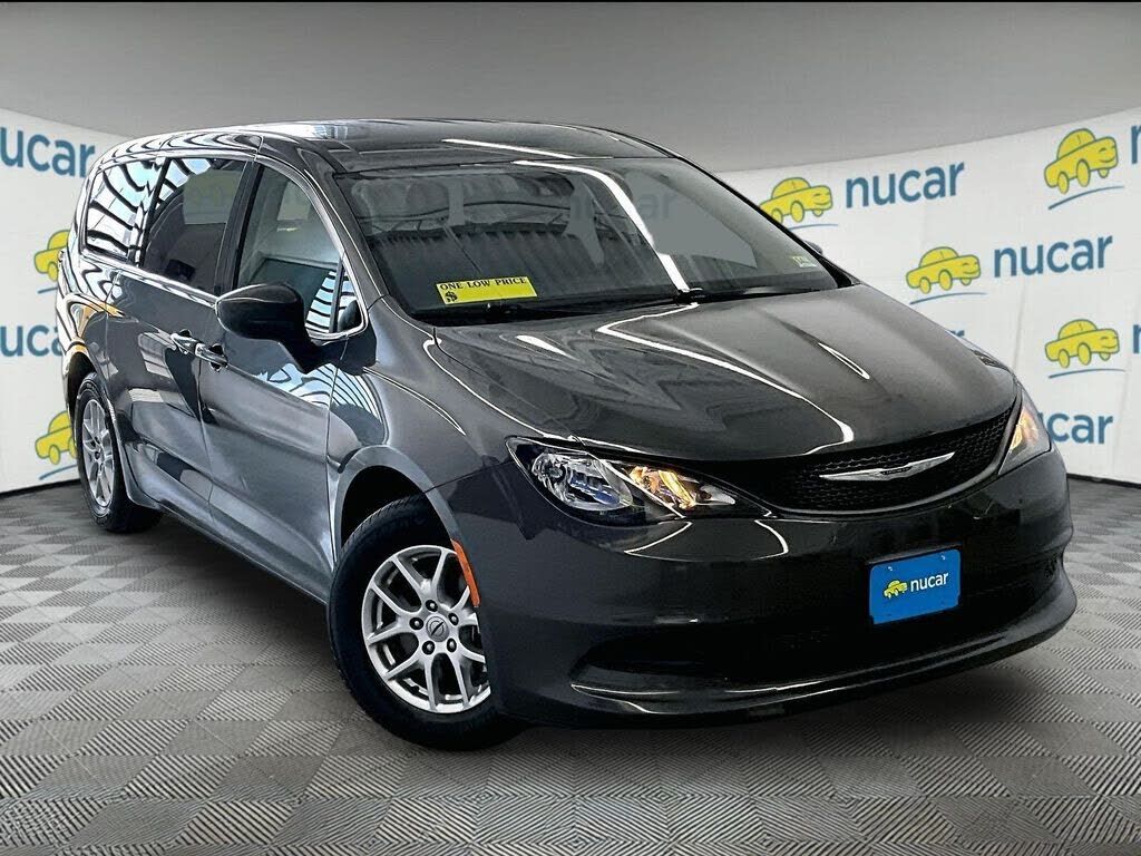 2023 CHRYSLER Voyager