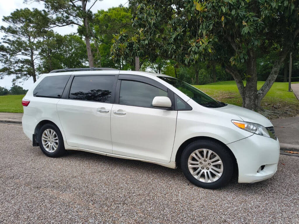 2015 TOYOTA Sienna