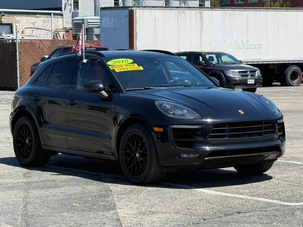 2018 PORSCHE Macan