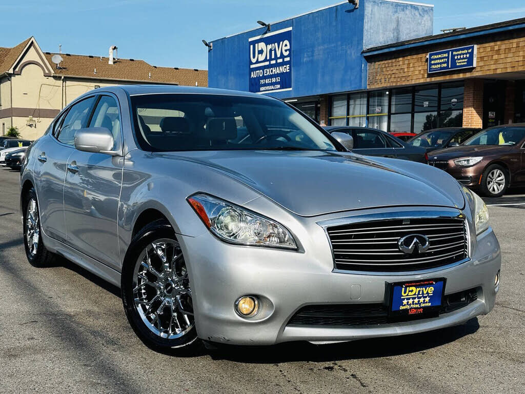 2011 INFINITI M56