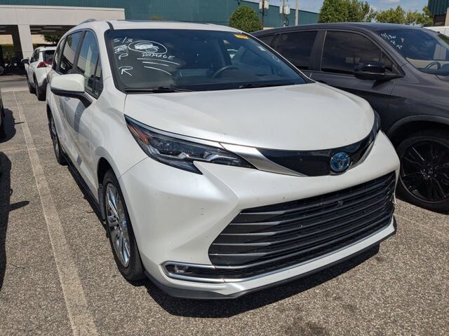 2024 TOYOTA Sienna