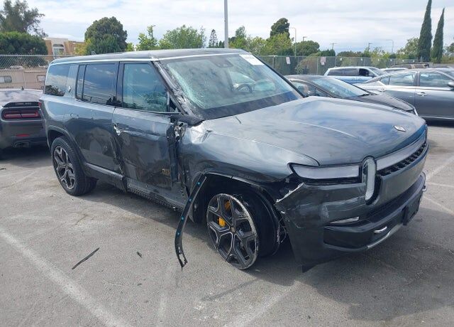 2023 RIVIAN R1S