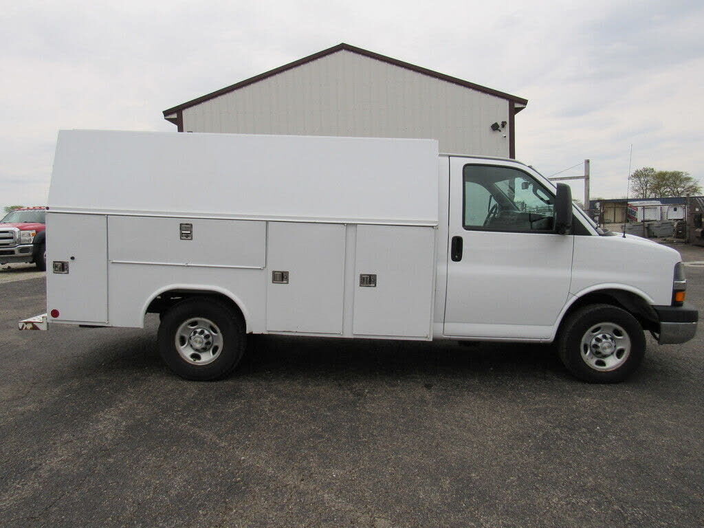 2021 CHEVROLET Express