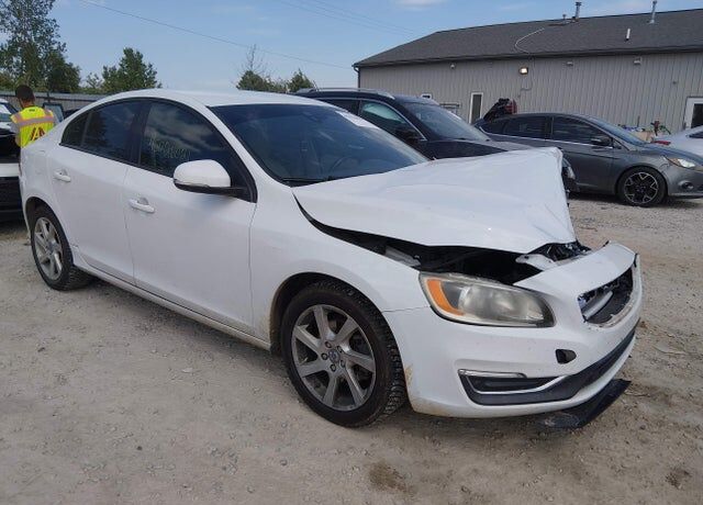 2015 VOLVO S60