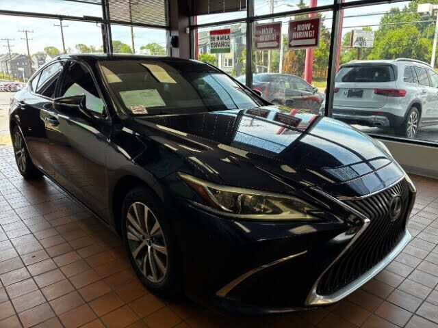 2019 LEXUS ES