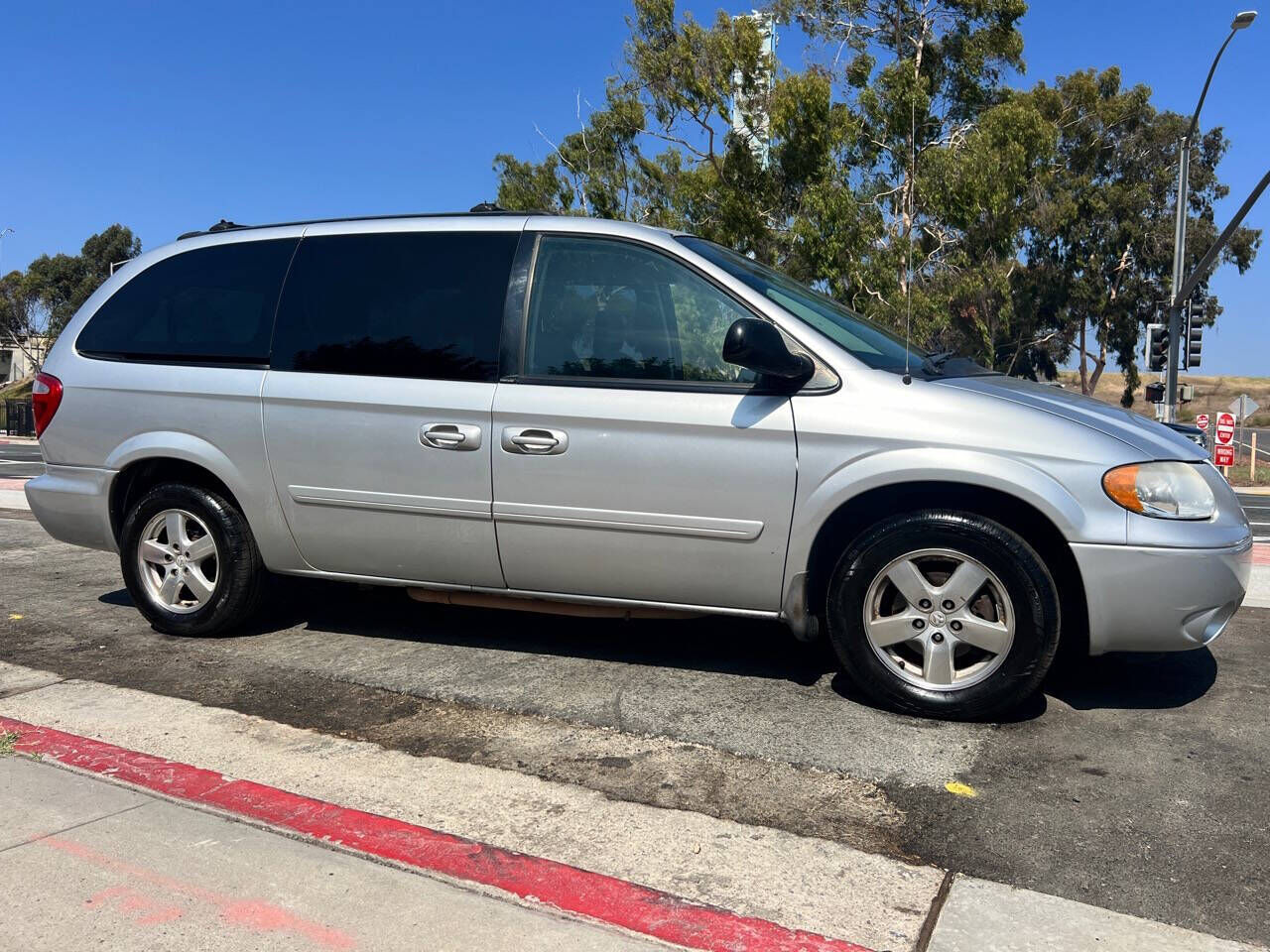 2005 DODGE Caravan