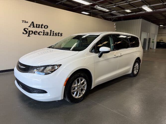 2023 Chrysler Voyager