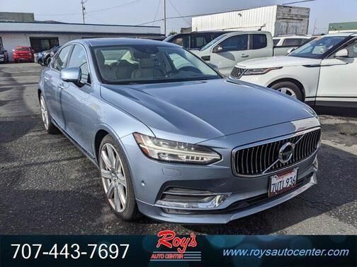 2017 VOLVO S90