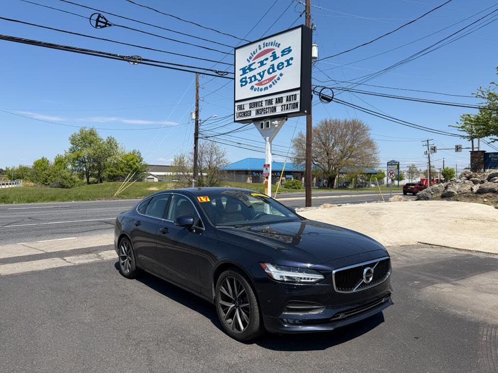 2017 VOLVO S90